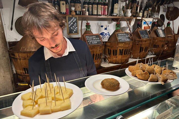 チチェッティと郷土料理のあるヴェネツィア市内中心部のおいしい屋台ツアー