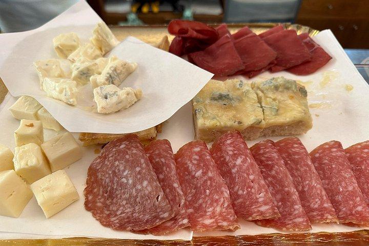 ローカル ガイド付きおいしいミラノ ストリート フード ツアー