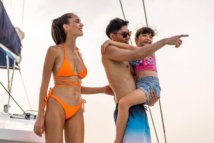 Cruzeiro de catamarã familiar Jamwest Beach Negril com retirada em Lucea