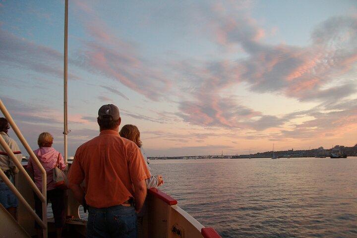 Tour in crociera al faro al tramonto da Casco Bay