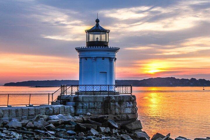 Tour in crociera al faro al tramonto da Casco Bay