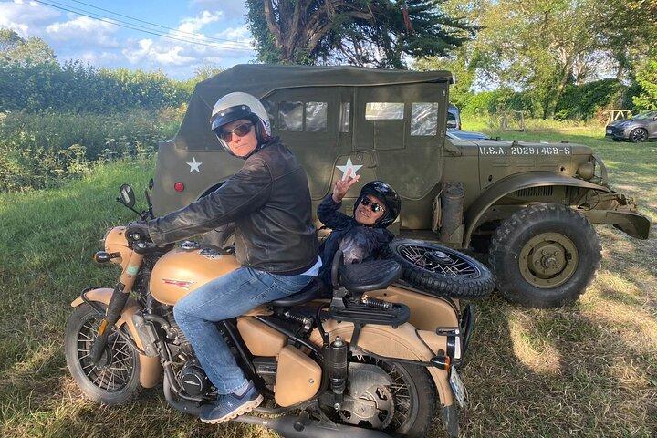 Excursion d'une journée en side-car à Bayeux: Omaha, Arromanches & Pointe du Hoc