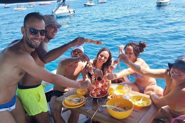 ラ・スペツィアの食前酒、ランチ、パーティー付きボート ツアー