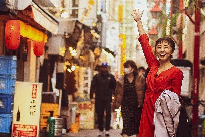 スペイン語を話す写真家と行く新宿プライベート ツアー