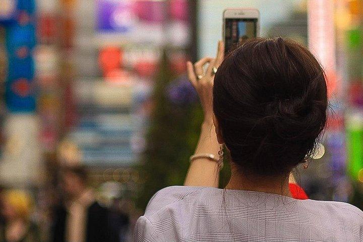 スペイン語を話す写真家と行く新宿プライベート ツアー