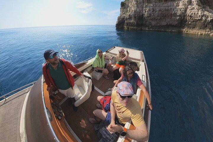 プライベート半日ボート サザニ島とハシ アリュー洞窟