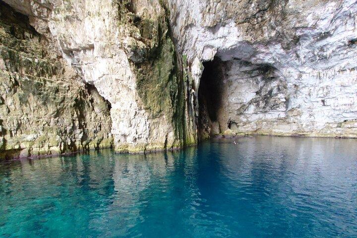 プライベート半日ボート サザニ島とハシ アリュー洞窟