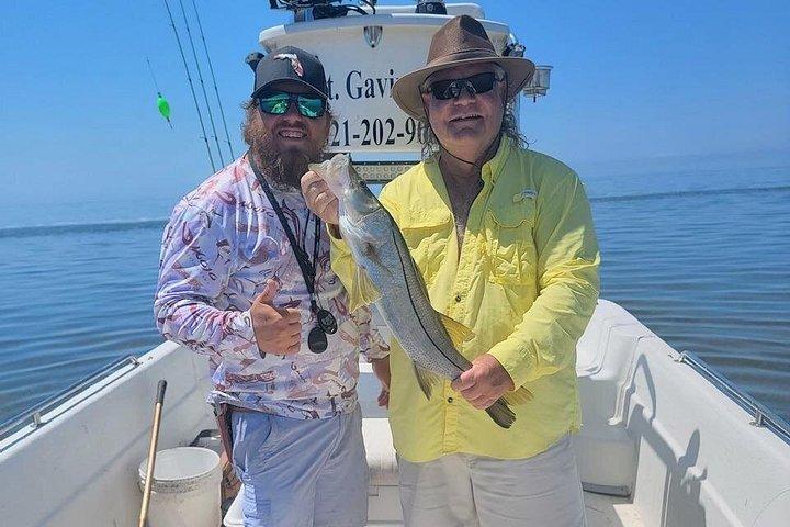 ネイチャー コーストでの半日プライベート ガイド付き近海釣りチャーター