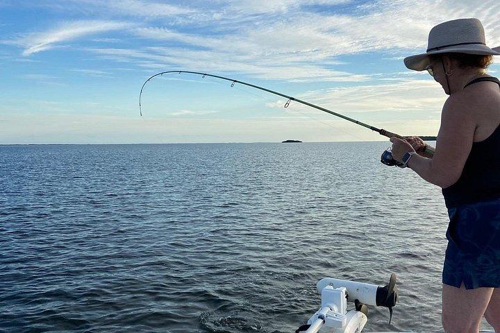 ネイチャー コーストでの半日プライベート ガイド付き近海釣りチャーター