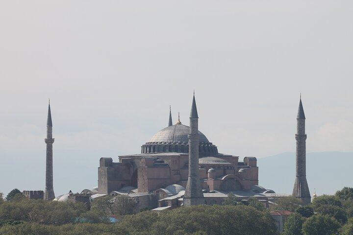 Istanbul IST Airport Economy Minivan Transfer