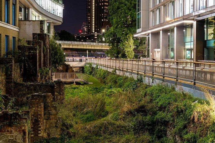ローマ時代のロンドンの遺跡 ガイドなしのウォーキング ツアー