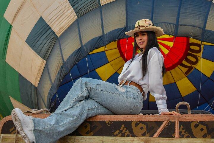 Vuelo en globo + pick up en CDMX + Desayuno en Cueva + Piramides