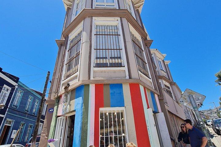 バルパライソのストリート アートとサンティアゴのカサブランカのワイン