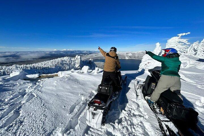 Tour guiado de 4 horas en moto de nieve por el monumento nacional panorámico en Bend