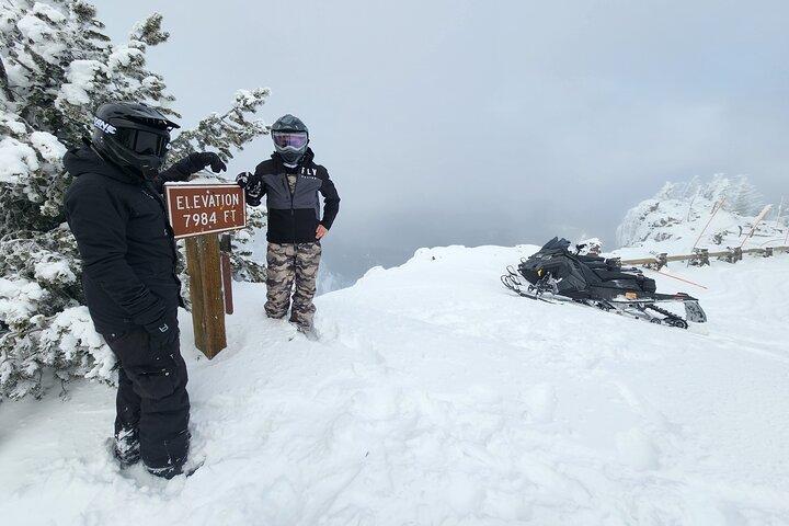 Tour guiado de 4 horas en moto de nieve por el monumento nacional panorámico en Bend