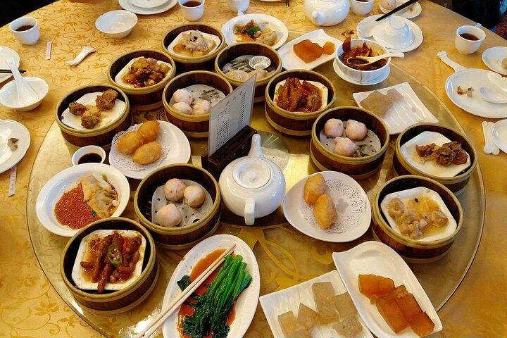 Descubra más recorrido gastronómico nocturno por Guangzhou con lugareños