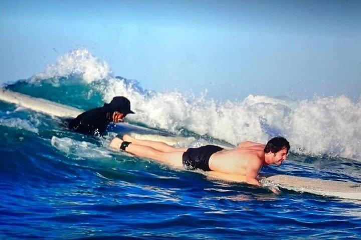 ハワイ、ホノルルでの送迎付きプライベート サーフィン レッスン