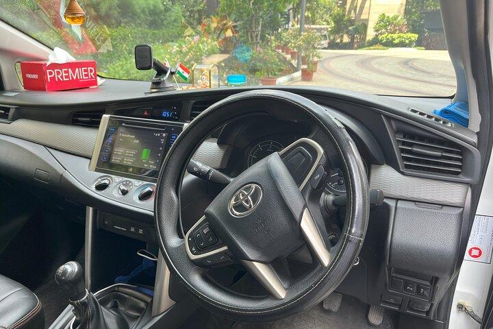 Privattransfer Flughafen Mumbai mit Innova Crysta