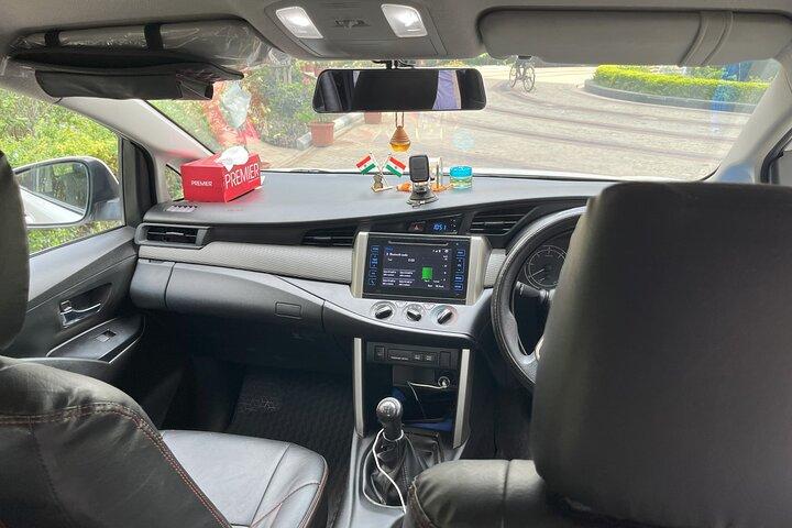 Privattransfer Flughafen Mumbai mit Innova Crysta