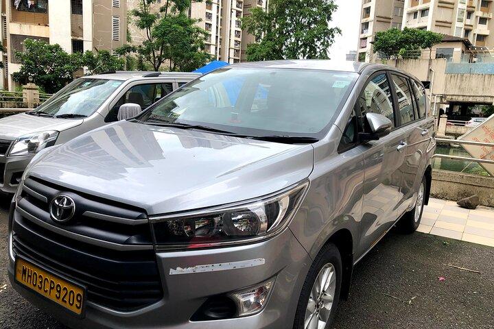 Privattransfer Flughafen Mumbai mit Innova Crysta