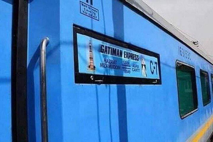 デリーからガティマーン列車で行くタージ・マハルとアグラへの日帰りプライベートツアー
