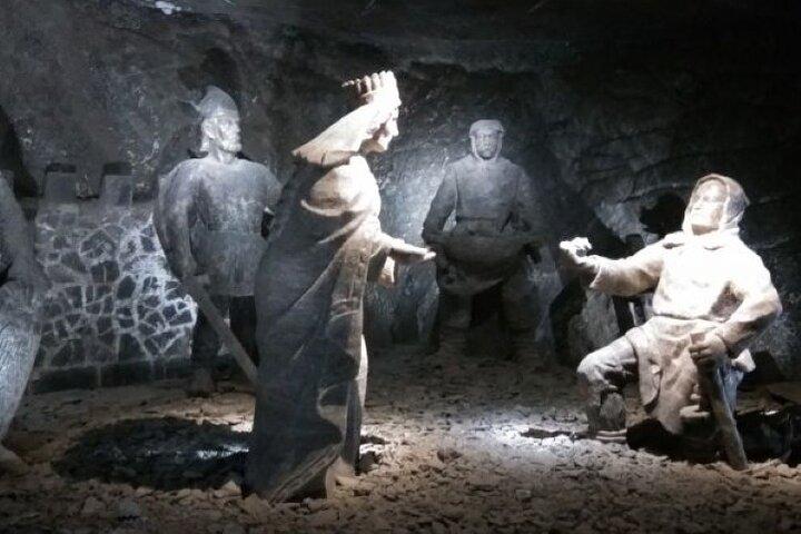 SALT MINE ヴィエリチカ ガイド付きツアー (ホテルへのお迎え付き)