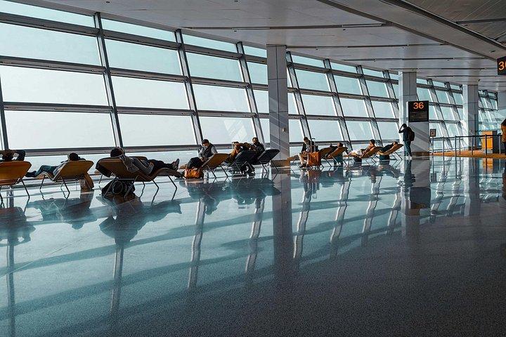 プライベートデリー空港到着デリーNCRホテルまで車で移動