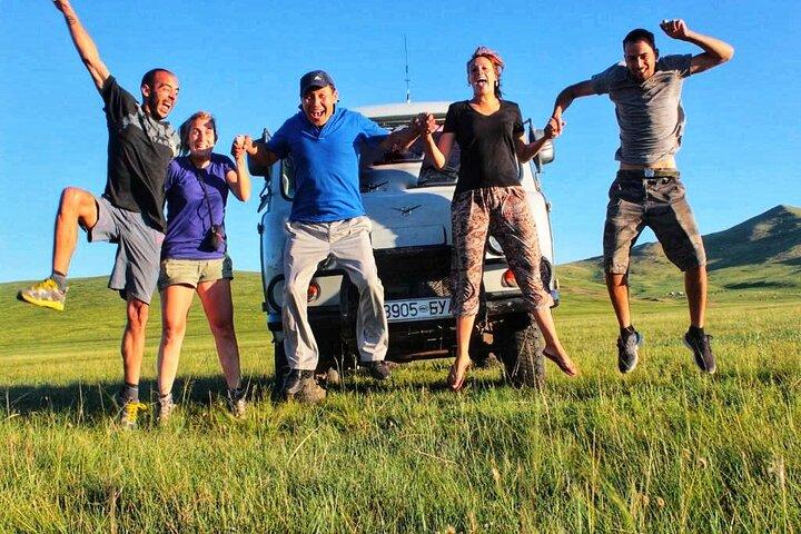 モンゴルのカーチャーターによるカスタマイズされた旅、すべてがパッケージ化