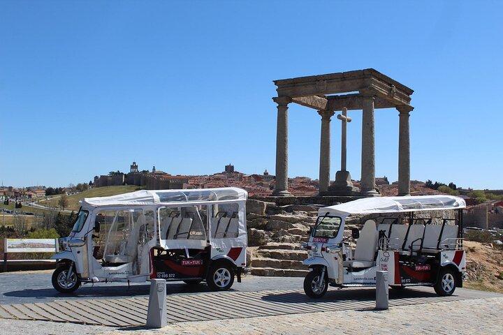 Tour Guiado en TUK TUK Ávila al COMPLETO con paradas 1 hora