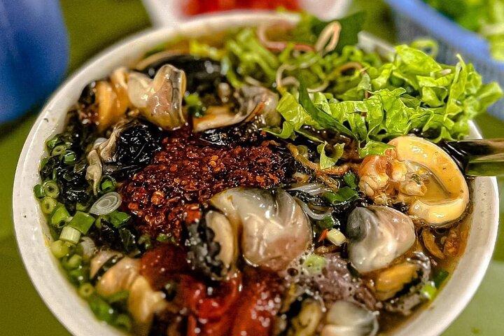 ハノイ・ミシュラン・フードツアー体験：FOOD + DRINK + LOCAL LIFE