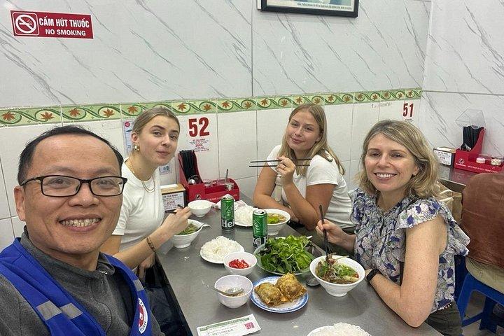 ハノイ・ミシュラン・フードツアー体験：FOOD + DRINK + LOCAL LIFE