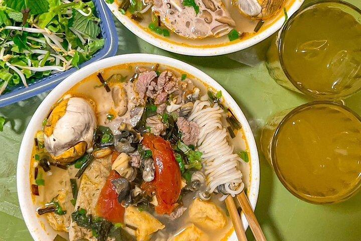 ハノイ・ミシュラン・フードツアー体験：FOOD + DRINK + LOCAL LIFE