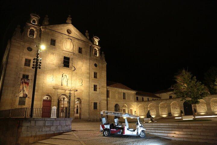 Tour Guiado en TUK TUK Ávila al COMPLETO con paradas 1 hora