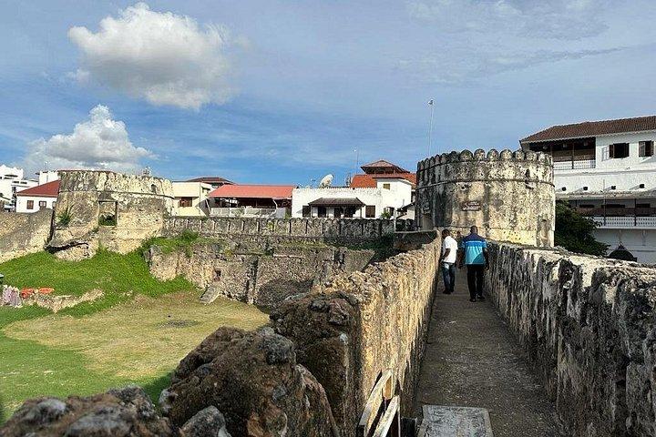 Passeio a pé pelos destaques da Cidade de Pedra de Zanzibar