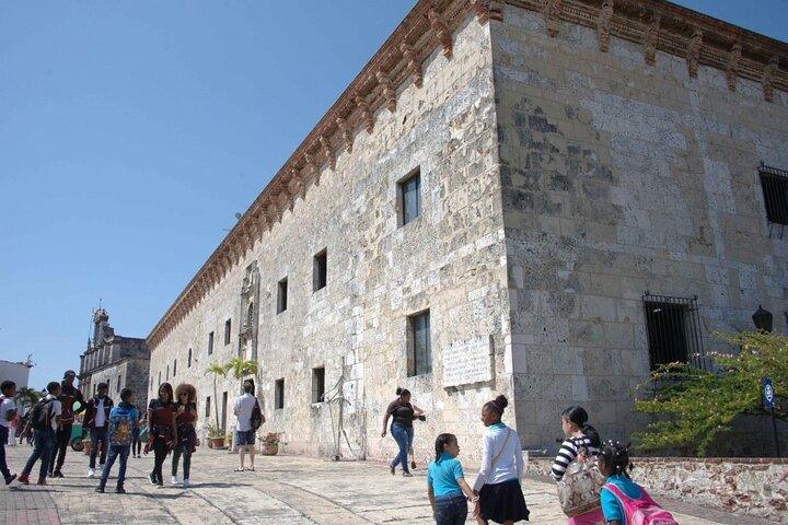 Tour storico a Santo Domingo e Grotte da Punta Cana
