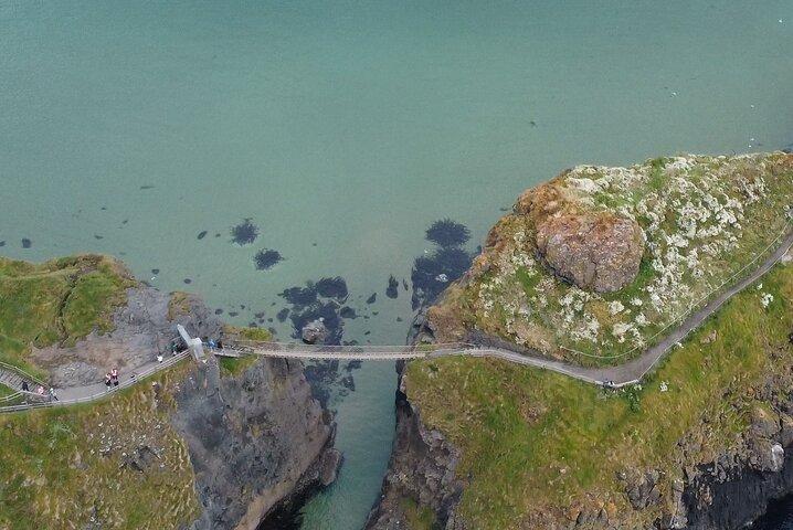 Tour privado de 8 horas por la costa de la Calzada de los Gigantes en Irlanda del Norte