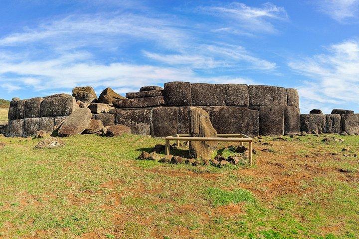 Complete Easter Island in 2 Days: Private Tour with Native Guide