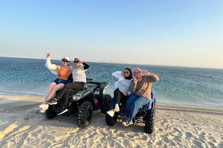 Paseo en quad con camello en Doha
