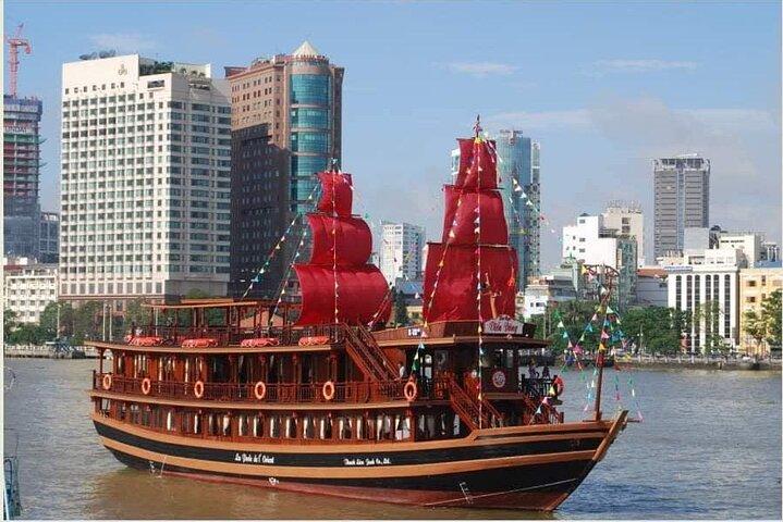 Crociera con cena della regina dell'Indocina sul fiume Saigon