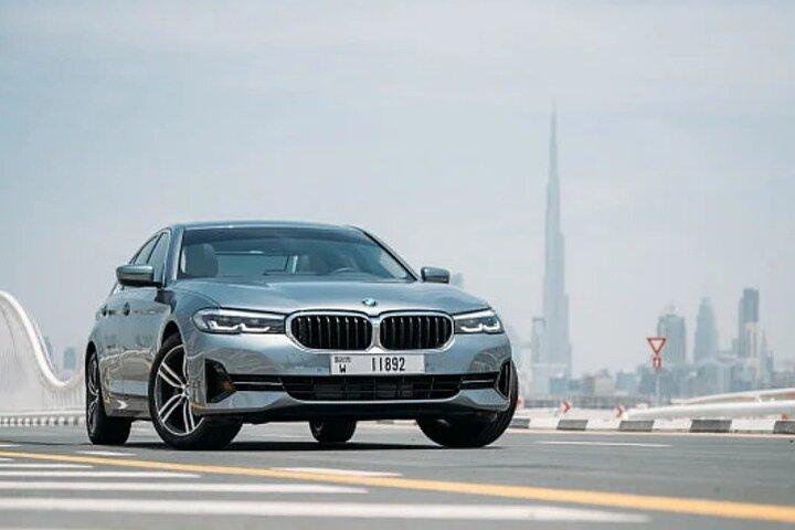 BMW Serie 5 Trasferimento dall'aeroporto privato a OR dall'aeroporto di Dubai