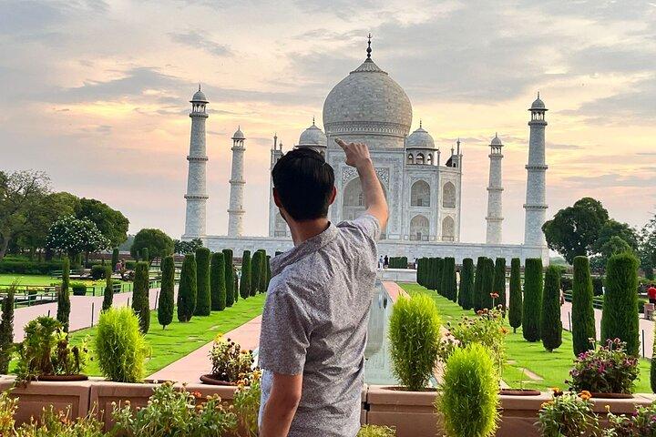 Taj Mahal and Agra Day Trip by Car from Delhi with 5 Star Lunch