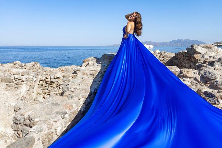 ミコノス島でのプライベート フライング ドレス写真撮影