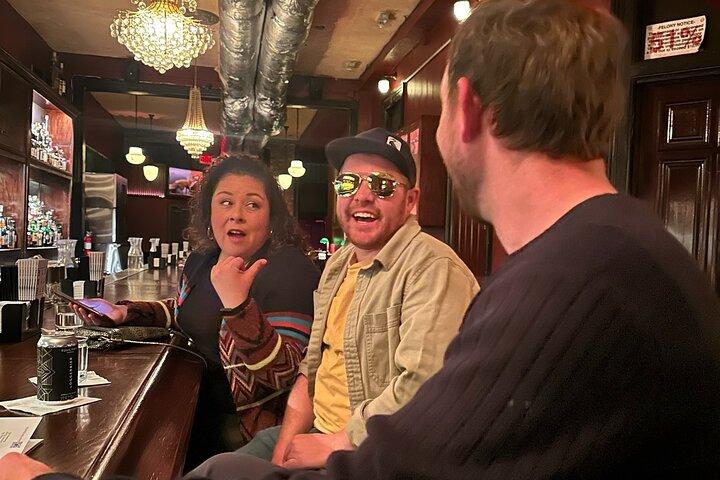 ハウディ H タウンのストリート アートと小さなバー ツアー