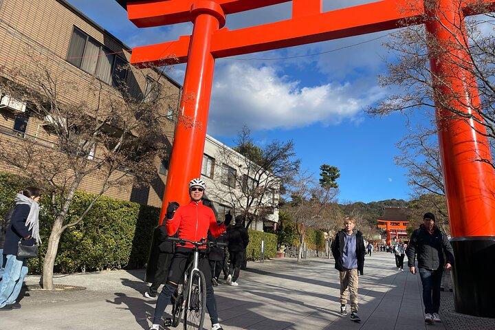 Alugue uma bicicleta de turismo para explorar Kyoto e além
