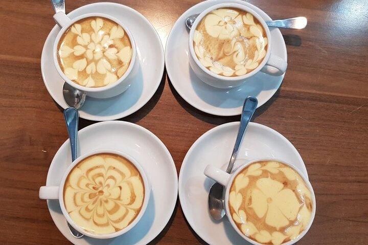 Experimente o curso de preparação de café com ovo de Hanói