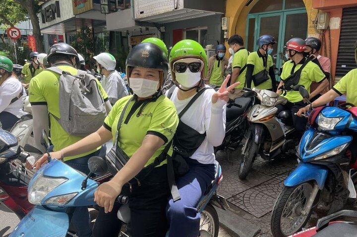 バイクでホーチミン市グルメツアーを体験