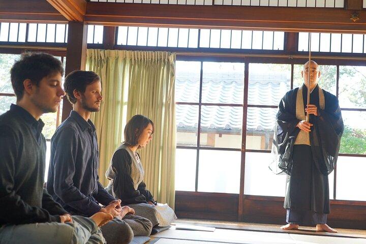 京都の禅寺での禅瞑想と庭園ツアー (昼食付き)