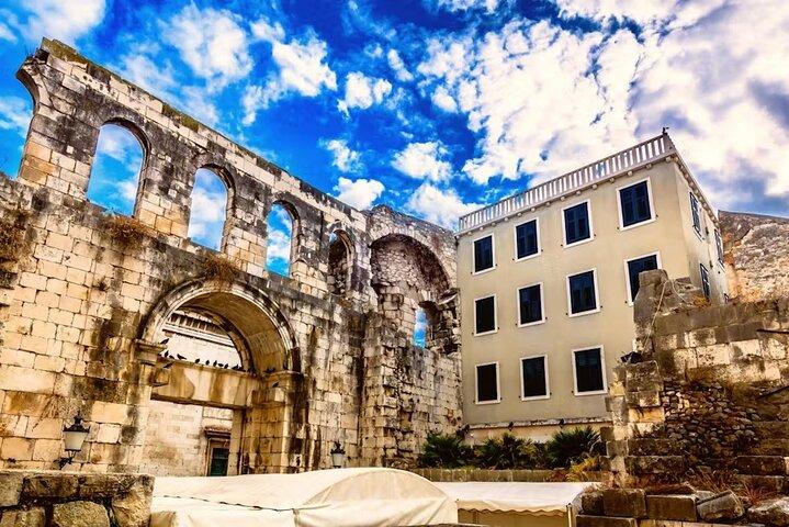Kvällsgruppvandring - Diocletianus palats i Split Old City
