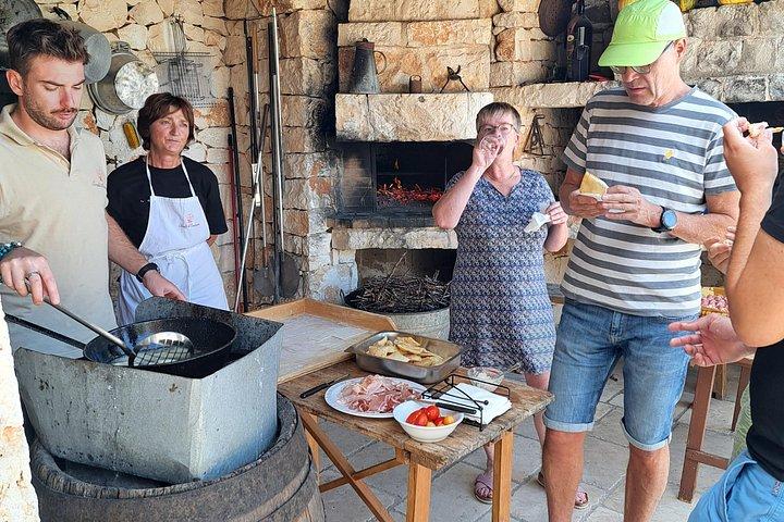 Apulian Cooking Class with Dinner in the Vineyard and Wine