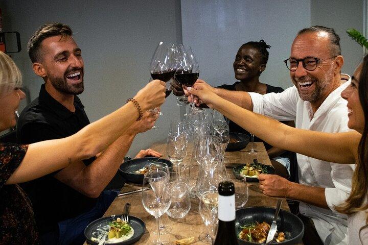 Barcelona: Degustação de vinhos e jantar de harmonização de tapas com 5 pratos